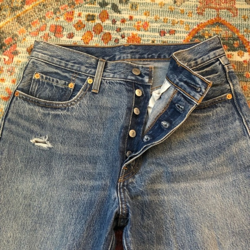 NWOT Distressed High Rise 501 Levi's *EXCLUDED - Picture 2 of 5